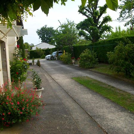 Domaine De Monein Acomodação com café da manhã Saint-André-de-Cubzac Exterior foto